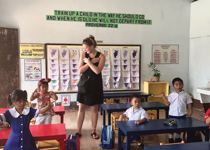 Student teaching young children